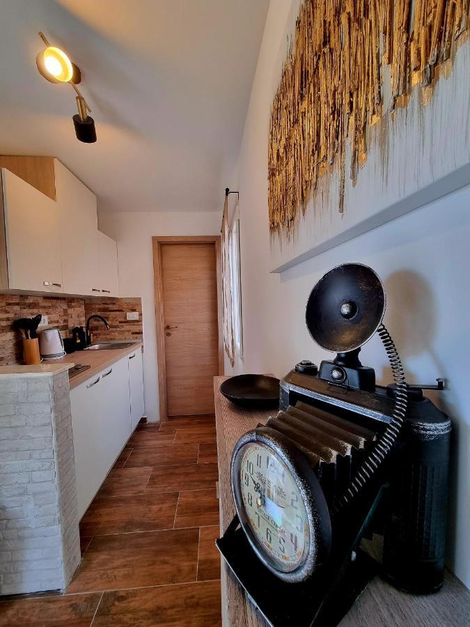 Retro Chic Studio Пула Екстериор снимка